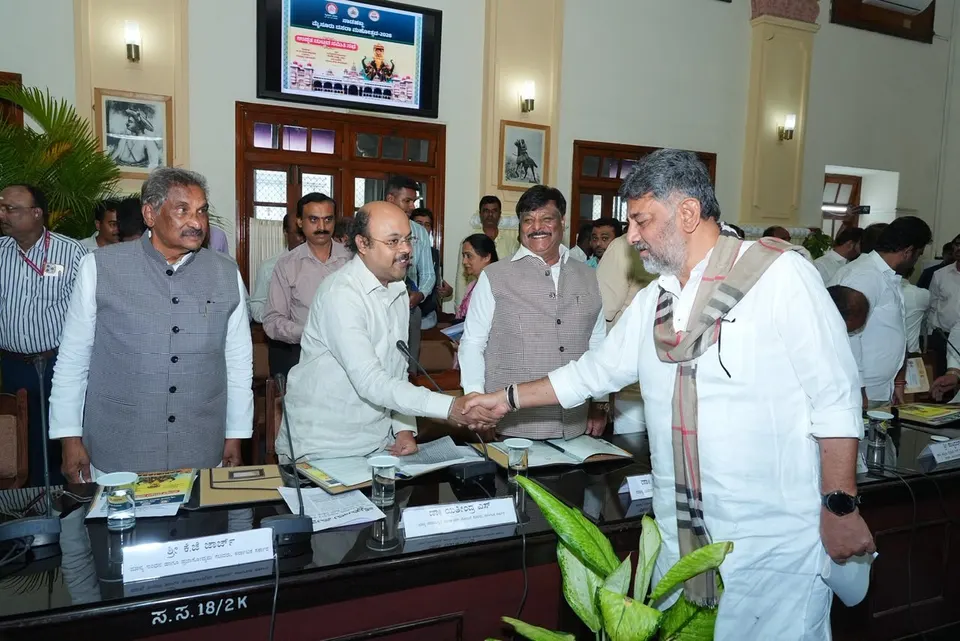The Chief Minister greets officers at the High Power Committee meeting