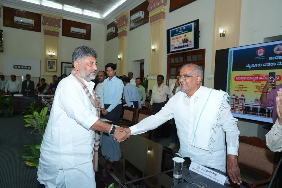 The Chief Minister with Sri G.T. Devegowda at the High Power Committee meeting