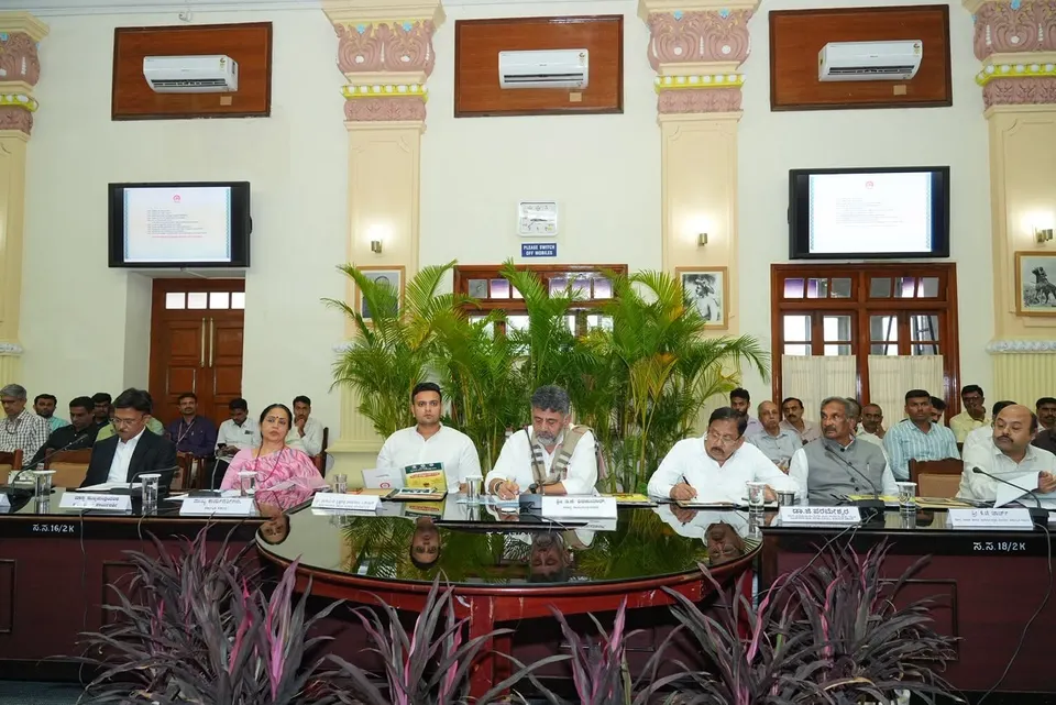 The Chief Minister with ministers at the High Power Committee table